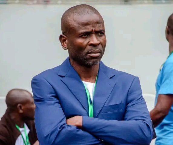 La famille d’un joueur de Victoria United porte plainte contre son président