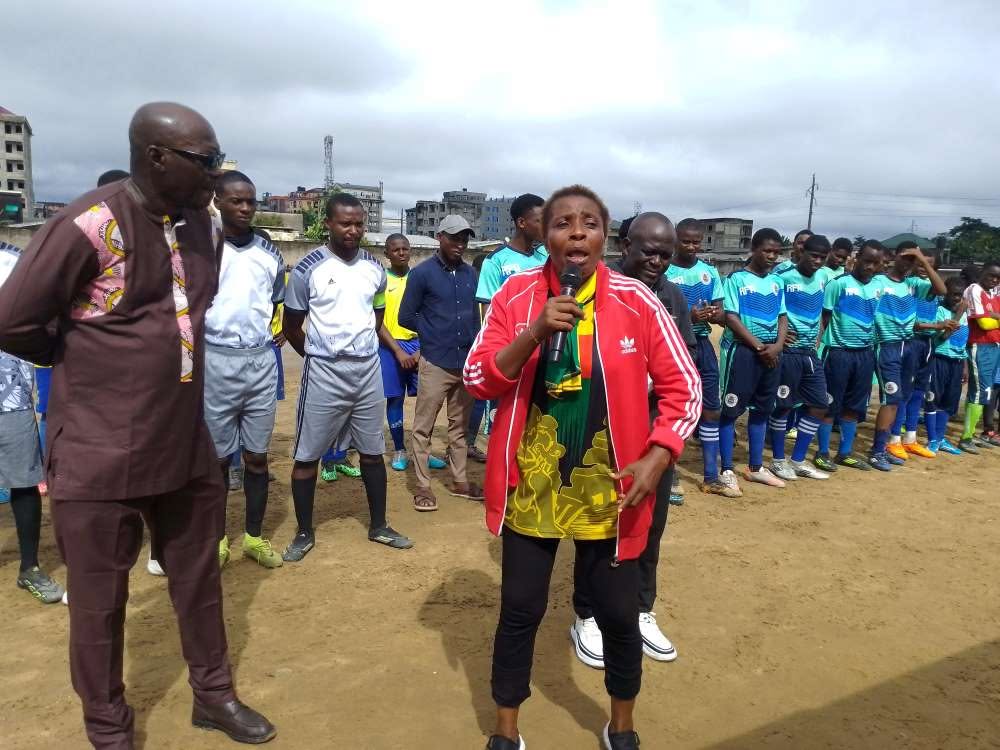 Une compétition de foot pour la gloire de Dieu
